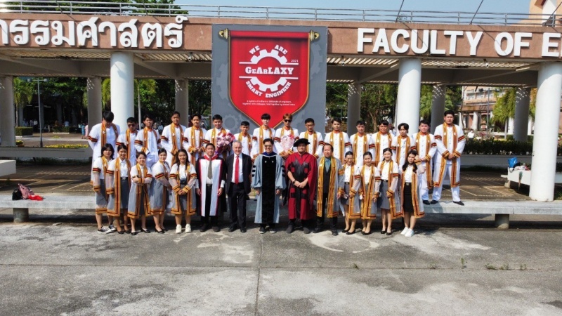 องคมนตรี เป็นผู้แทนพระองค์ มอบปริญญาบัตร มหาวิทยาลัยนเรศวร ประจําปีการศึกษา 2564